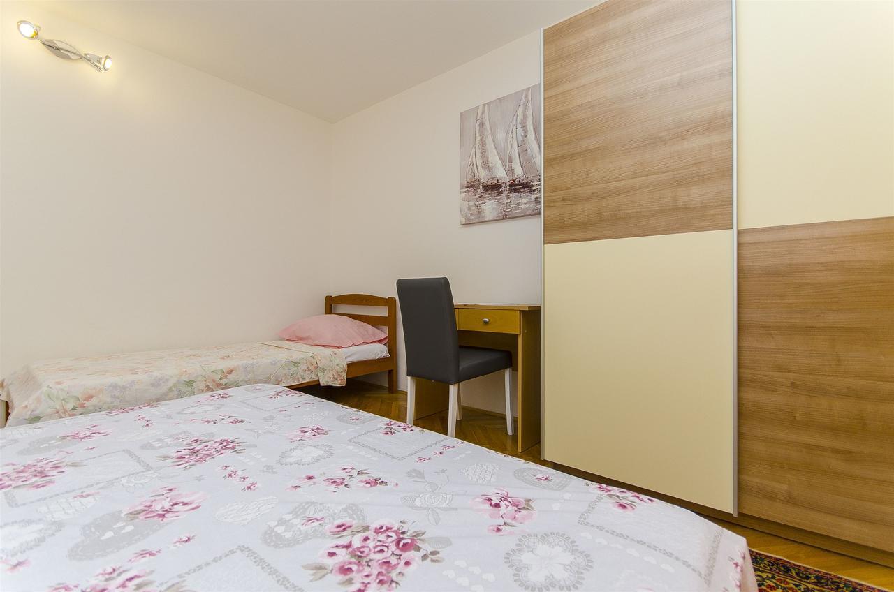 Apartments Karlo Trogir Exterior photo