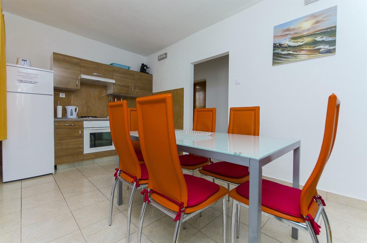 Apartments Karlo Trogir Exterior photo